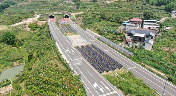 接高速、進(jìn)校園、上車棚……多地“嘗鮮”光伏發(fā)電！政府表態(tài)：將全面推廣光伏應(yīng)用